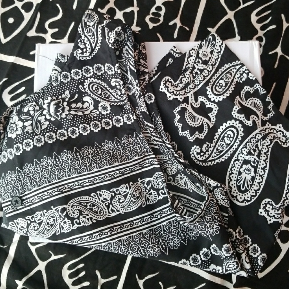 📌Black white tribal print/boho Crop Top ● - Picture 2 of 4